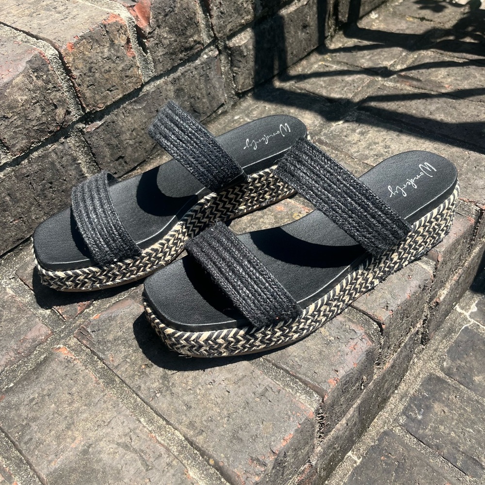 Wonderly Black Sandals Slip-On Comfort (Worn Once)